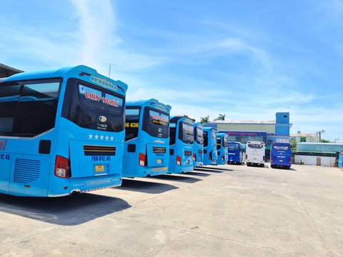 Doanh nghiệp giúp Quảng Ngãi đưa người dân từ TP.HCM về quê miễn phí - Ảnh 1. Doanh nghiệp giúp Quảng Ngãi đưa người dân từ TP.HCM về quê miễn phí - Ảnh 1.