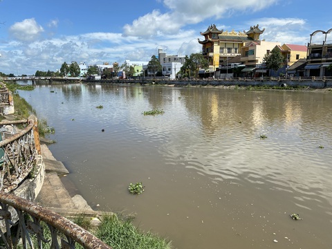 Nhiều dòng kênh tại trung tâm TP Sóc Trăng bị ô nhiễm - Ảnh 2. Nhiều dòng kênh tại trung tâm TP Sóc Trăng bị ô nhiễm - Ảnh 2.