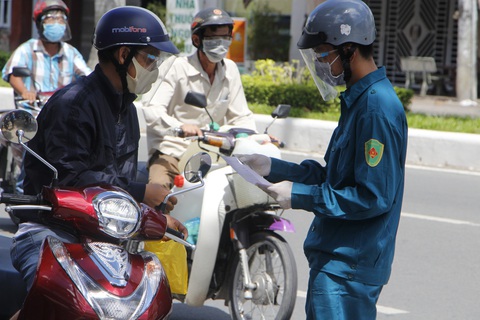 DỊCH COVID-19 NGÀY 17-7: Bình Định tổ chức Chuyến xe nghĩa tình hỗ trợ người dân TP.HCM - Ảnh 4. DỊCH COVID-19 NGÀY 17-7: Bình Định tổ chức Chuyến xe nghĩa tình hỗ trợ người dân TP.HCM - Ảnh 4.