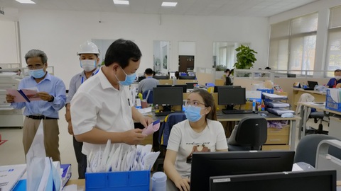 Đề nghị nhà máy, xí nghiệp tại Đà Nẵng giúp công nhân Quảng Nam ở lại, thuê cơ sở lưu trú - Ảnh 1. Đề nghị nhà máy, xí nghiệp tại Đà Nẵng giúp công nhân Quảng Nam ở lại, thuê cơ sở lưu trú - Ảnh 1.