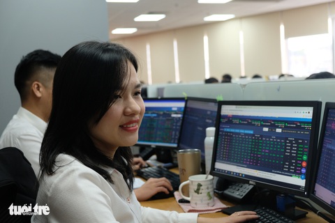 Khối ngoại mua ròng 6.585 tỉ đồng, chứng khoán tuần tới bớt chao đảo? - Ảnh 1. Khối ngoại mua ròng 6.585 tỉ đồng, chứng khoán tuần tới bớt chao đảo? - Ảnh 1.