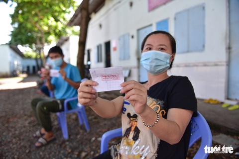 Sinh viên Lào, Campuchia và công nhân vui với những giỏ quà nghĩa tình mùa dịch - Ảnh 4. Sinh viên Lào, Campuchia và công nhân vui với những giỏ quà nghĩa tình mùa dịch - Ảnh 4.
