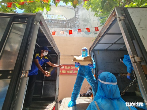 Nhận cá gửi từ Đà Nẵng, người dân bị phong tỏa ở TP.HCM ‘khắc ghi mãi ân tình - Ảnh 2. Nhận cá gửi từ Đà Nẵng, người dân bị phong tỏa ở TP.HCM ‘khắc ghi mãi ân tình - Ảnh 2.