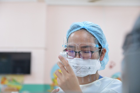 Hà Nội tiêm vắc xin cho bệnh nhân lọc máu ở Bệnh viện Đa khoa Đống Đa - Ảnh 1. Hà Nội tiêm vắc xin cho bệnh nhân lọc máu ở Bệnh viện Đa khoa Đống Đa - Ảnh 1.