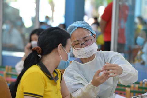 Bộ Y tế ban hành bộ tiêu chí cơ sở an toàn tiêm chủng vắc xin phòng COVID-19 - Ảnh 1. Bộ Y tế ban hành bộ tiêu chí cơ sở an toàn tiêm chủng vắc xin phòng COVID-19 - Ảnh 1.