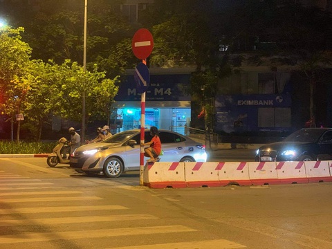 Trẻ đường phố mùa dịch - Kỳ 3: Sa bước không nhà - Ảnh 1. Trẻ đường phố mùa dịch - Kỳ 3: Sa bước không nhà - Ảnh 1.