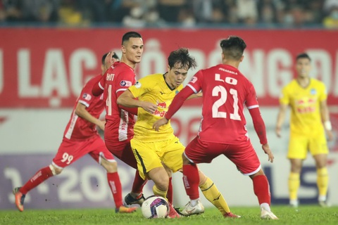 Tranh cãi về V-League 2021 lùi đến tháng 2-2022: Khó xử giữa đội tuyển và CLB - Ảnh 1. Tranh cãi về V-League 2021 lùi đến tháng 2-2022: Khó xử giữa đội tuyển và CLB - Ảnh 1.