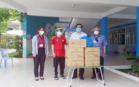TP.HCM tiếp nhận hơn 1.000 tỉ đồng ủng hộ Quỹ phòng, chống COVID-19 - Ảnh 2. TP.HCM tiếp nhận hơn 1.000 tỉ đồng ủng hộ Quỹ phòng, chống COVID-19 - Ảnh 2.