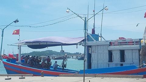 12 ngư dân trên tàu cá từ biển trở về mắc COVID-19 - Ảnh 1. 12 ngư dân trên tàu cá từ biển trở về mắc COVID-19 - Ảnh 1.