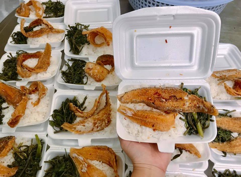 Bếp Chị Em Mời bà con ăn cơm vượt qua mùa dịch - Ảnh 1. Bếp Chị Em Mời bà con ăn cơm vượt qua mùa dịch - Ảnh 1.