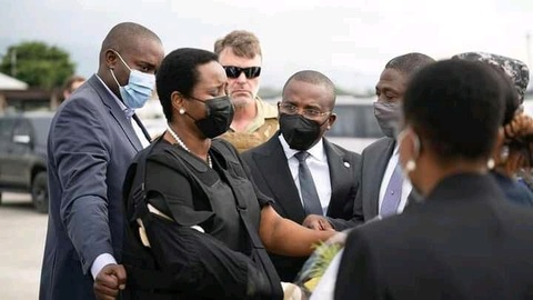 Vợ cố tổng thống Haiti về nước chịu tang chồng - Ảnh 1. Vợ cố tổng thống Haiti về nước chịu tang chồng - Ảnh 1.