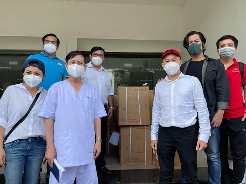 TP.HCM đón nhận 50 máy cung cấp oxy và gần 70 tấn gạo, rau củ nghĩa tình - Ảnh 3. TP.HCM đón nhận 50 máy cung cấp oxy và gần 70 tấn gạo, rau củ nghĩa tình - Ảnh 3.