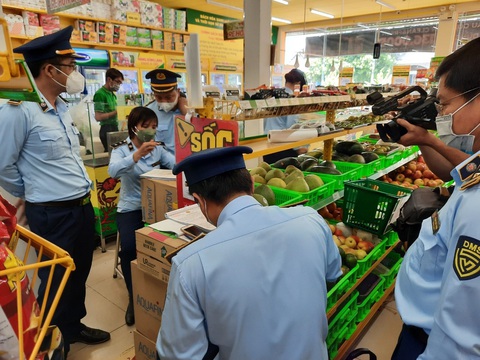 Dịch COVID-19 ngày 18-7: Hà Nội thêm 12 ca mới, Lâm Đồng tiêm vắc xin cho tài xế đường dài - Ảnh 3. Dịch COVID-19 ngày 18-7: Hà Nội thêm 12 ca mới, Lâm Đồng tiêm vắc xin cho tài xế đường dài - Ảnh 3.
