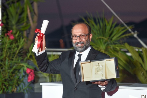 Bộ phim gây sốc nhất năm giành Cành Cọ Vàng ở Liên hoan phim Cannes 2021 - Ảnh 6. Bộ phim gây sốc nhất năm giành Cành Cọ Vàng ở Liên hoan phim Cannes 2021 - Ảnh 6.