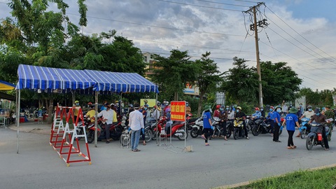 Đi xe máy từ TP.HCM về miền Tây đến Long An phải quay đầu, về TP.HCM lại cũng không được - Ảnh 1. Đi xe máy từ TP.HCM về miền Tây đến Long An phải quay đầu, về TP.HCM lại cũng không được - Ảnh 1.