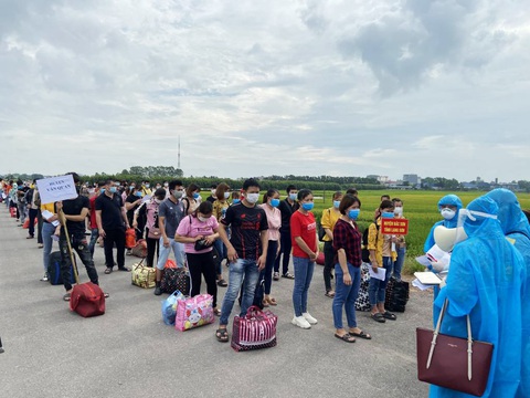 30.000 công nhân từ Bắc Giang về quê thế nào? - Ảnh 1. 30.000 công nhân từ Bắc Giang về quê thế nào? - Ảnh 1.