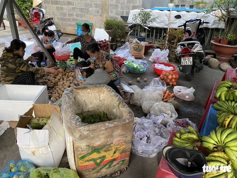 ‘Nhóm dễ thương’ gom hơn 10 tấn rau củ tặng bếp ăn dã chiến, khu vực phong tỏa TP.HCM - Ảnh 2. ‘Nhóm dễ thương’ gom hơn 10 tấn rau củ tặng bếp ăn dã chiến, khu vực phong tỏa TP.HCM - Ảnh 2.