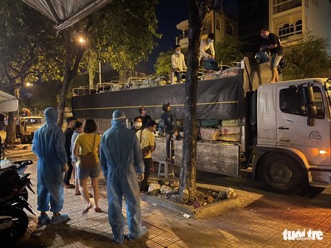 ‘Nhóm dễ thương’ gom hơn 10 tấn rau củ tặng bếp ăn dã chiến, khu vực phong tỏa TP.HCM - Ảnh 3. ‘Nhóm dễ thương’ gom hơn 10 tấn rau củ tặng bếp ăn dã chiến, khu vực phong tỏa TP.HCM - Ảnh 3.