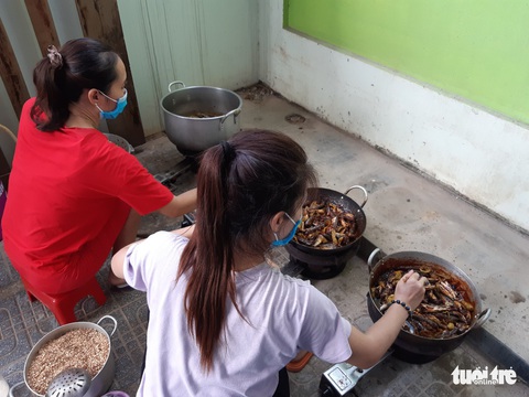 Rim cá nục, góp từng trái bầu, trái bí tặng người miền Nam - Ảnh 2. Rim cá nục, góp từng trái bầu, trái bí tặng người miền Nam - Ảnh 2.