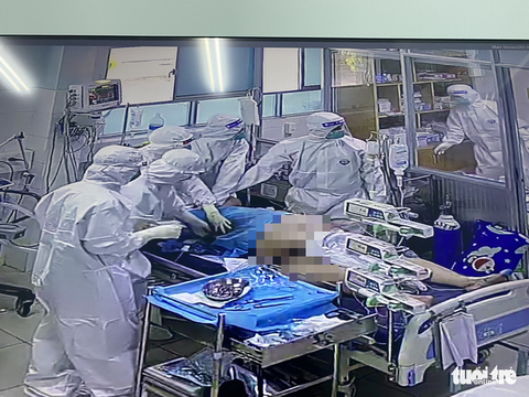Bệnh viện điều trị COVID-19, bệnh viện dã chiến ở TP.HCM cấp bách tìm máy thở, nguồn oxy - Ảnh 2. Bệnh viện điều trị COVID-19, bệnh viện dã chiến ở TP.HCM cấp bách tìm máy thở, nguồn oxy - Ảnh 2.