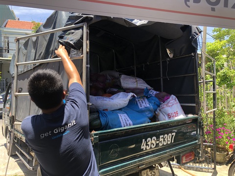 Xe cộ Quảng Nam đợi lệnh sẵn sàng vào TP.HCM đón bà con về quê - Ảnh 3. Xe cộ Quảng Nam đợi lệnh sẵn sàng vào TP.HCM đón bà con về quê - Ảnh 3.