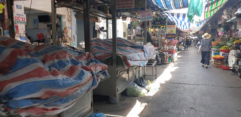 TP.HCM ra văn bản khẩn: xây dựng phương án tổ chức điểm bán thực phẩm tại các chợ tạm ngưng - Ảnh 1. TP.HCM ra văn bản khẩn: xây dựng phương án tổ chức điểm bán thực phẩm tại các chợ tạm ngưng - Ảnh 1.