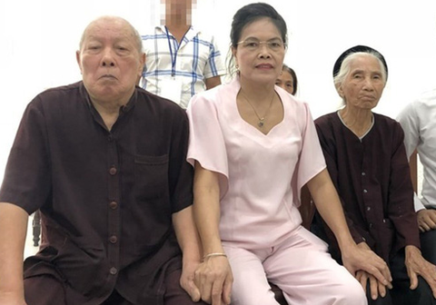 Vụ con dâu khai tử bố mẹ chồng còn sống: Khởi tố vụ án thiếu trách nhiệm - Ảnh 1. Vụ con dâu khai tử bố mẹ chồng còn sống: Khởi tố vụ án thiếu trách nhiệm - Ảnh 1.
