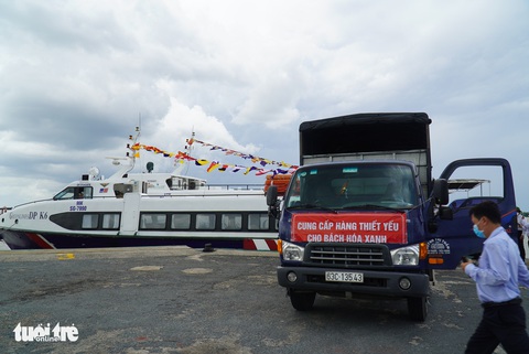 Hai tàu cao tốc cập bến miền Tây chở rau, củ lên TP.HCM - Ảnh 5. Hai tàu cao tốc cập bến miền Tây chở rau, củ lên TP.HCM - Ảnh 5.