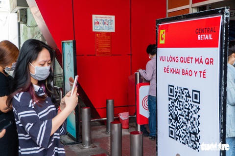 Hà Nội ngày đầu ở nhà: Có nơi người dân vẫn câu cá, đạp xe - Ảnh 11. Hà Nội ngày đầu ở nhà: Có nơi người dân vẫn câu cá, đạp xe - Ảnh 11.