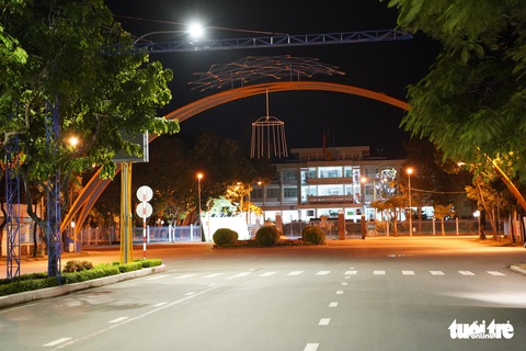 Thủ phủ miền Tây đêm đầu tiên chỉ thị 16 - Ảnh 5. Thủ phủ miền Tây đêm đầu tiên chỉ thị 16 - Ảnh 5.