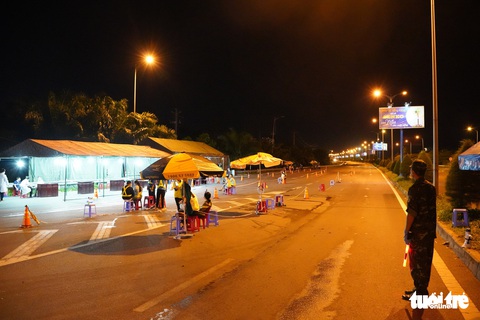 Thủ phủ miền Tây đêm đầu tiên chỉ thị 16 - Ảnh 3. Thủ phủ miền Tây đêm đầu tiên chỉ thị 16 - Ảnh 3.