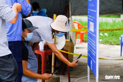 Căng mình, chạy hết tốc lực giải tỏa xe ùn ứ ở cửa ngõ Lâm Đồng - Ảnh 10. Căng mình, chạy hết tốc lực giải tỏa xe ùn ứ ở cửa ngõ Lâm Đồng - Ảnh 10.