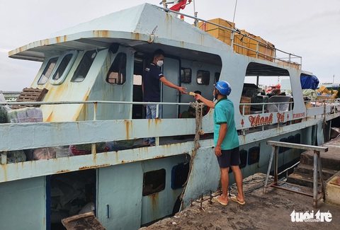Miền Tây ngày đầu giãn cách: Chợ vẫn mở, người mua thưa thớt - Ảnh 1. Miền Tây ngày đầu giãn cách: Chợ vẫn mở, người mua thưa thớt - Ảnh 1.