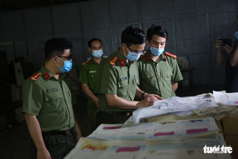 Hà Nội phát hiện 2 cơ sở nghi in lậu hơn 50.000 cuốn sách - Ảnh 1. Hà Nội phát hiện 2 cơ sở nghi in lậu hơn 50.000 cuốn sách - Ảnh 1.