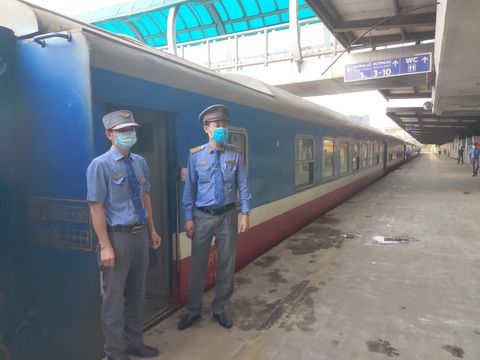 Sẵn sàng lập các đoàn tàu chuyên biệt đưa người từ các tỉnh phía Nam về quê - Ảnh 1. Sẵn sàng lập các đoàn tàu chuyên biệt đưa người từ các tỉnh phía Nam về quê - Ảnh 1.