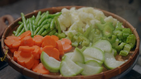 Khói Lam Chiều Mỹ Duyên luộc rau củ chấm kho quẹt, rất bắt cơm - Ảnh 4. Khói Lam Chiều Mỹ Duyên luộc rau củ chấm kho quẹt, rất bắt cơm - Ảnh 4.