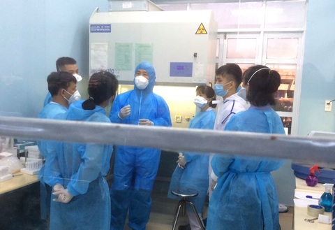 ‘Có 4-5 làn sóng COVID-19 âm thầm trong cộng đồng ở Phú Yên’ - Ảnh 2. ‘Có 4-5 làn sóng COVID-19 âm thầm trong cộng đồng ở Phú Yên’ - Ảnh 2.
