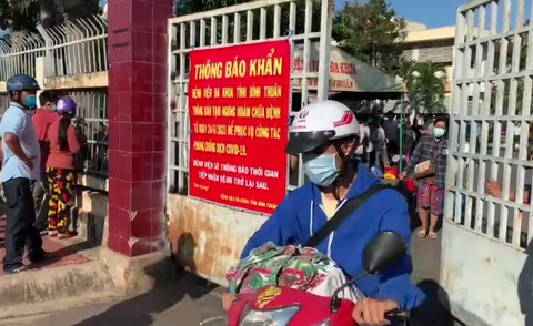 Yêu cầu báo cáo gấp vụ 500 người nhà và bệnh nhân tự ý rời bệnh viện chưa gỡ phong tỏa - Ảnh 2. Yêu cầu báo cáo gấp vụ 500 người nhà và bệnh nhân tự ý rời bệnh viện chưa gỡ phong tỏa - Ảnh 2.