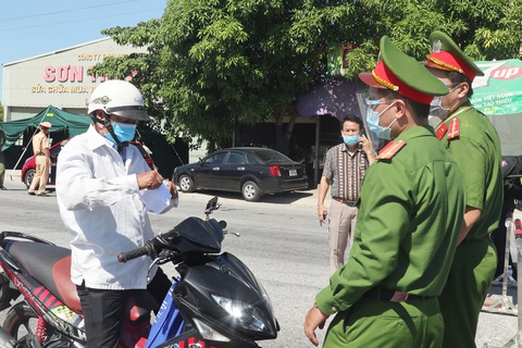 Nghệ An gỡ phong tỏa TP Vinh, chuyển sang giãn cách xã hội theo chỉ thị 15 - Ảnh 1. Nghệ An gỡ phong tỏa TP Vinh, chuyển sang giãn cách xã hội theo chỉ thị 15 - Ảnh 1.