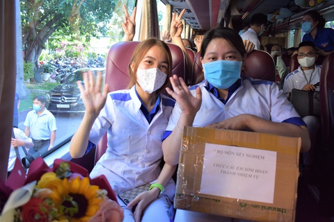 Đoàn y bác sĩ Khánh Hòa tăng cường đi dập dịch ở Phú Yên - Ảnh 3. Đoàn y bác sĩ Khánh Hòa tăng cường đi dập dịch ở Phú Yên - Ảnh 3.