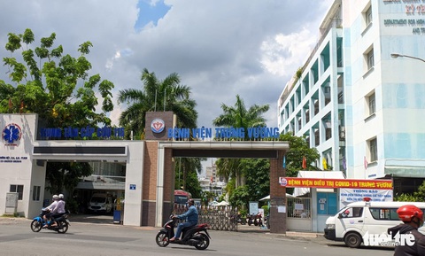 Khẩn cấp mổ cứu nữ bệnh nhân COVID-19 bị thủng ruột nguy kịch - Ảnh 1. Khẩn cấp mổ cứu nữ bệnh nhân COVID-19 bị thủng ruột nguy kịch - Ảnh 1.