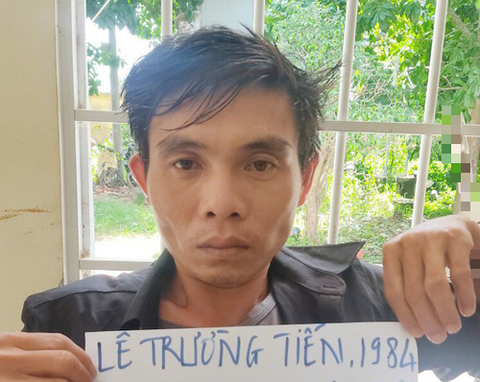 Khởi tố nghi phạm cầm dao khống chế định cưỡng hiếp hai cô gái - Ảnh 1. Khởi tố nghi phạm cầm dao khống chế định cưỡng hiếp hai cô gái - Ảnh 1.