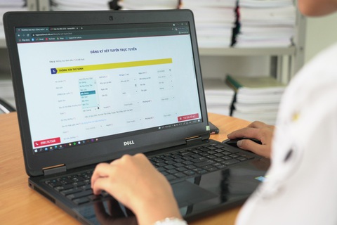 Sĩ tử chọn xét tuyển ‘online’ để tránh dịch COVID-19 - Ảnh 1. Sĩ tử chọn xét tuyển ‘online’ để tránh dịch COVID-19 - Ảnh 1.