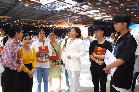 Nova College: Quỹ học bổng 30 tỉ đồng đã tìm được 69 tân chủ nhân - Ảnh 2. Nova College: Quỹ học bổng 30 tỉ đồng đã tìm được 69 tân chủ nhân - Ảnh 2.