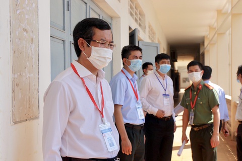 Thứ trưởng Bộ GD-ĐT: Phải đảm bảo kỳ thi an toàn trước dịch bệnh - Ảnh 1. Thứ trưởng Bộ GD-ĐT: Phải đảm bảo kỳ thi an toàn trước dịch bệnh - Ảnh 1.