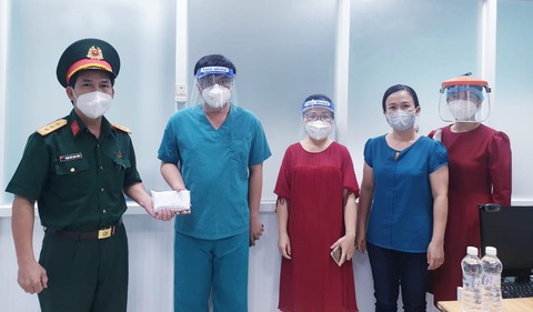 Nhà văn nữ quyên góp tiền ủng hộ y bác sĩ tuyến đầu chống dịch COVID-19 - Ảnh 1. Nhà văn nữ quyên góp tiền ủng hộ y bác sĩ tuyến đầu chống dịch COVID-19 - Ảnh 1.