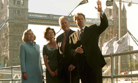 Ông Bill Clinton từng từ chối tiệc trà với nữ hoàng Anh để... đi shopping như khách du lịch - Ảnh 1. Ông Bill Clinton từng từ chối tiệc trà với nữ hoàng Anh để... đi shopping như khách du lịch - Ảnh 1.