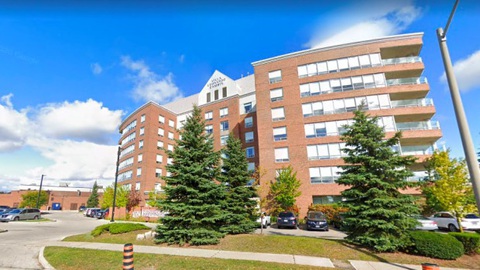 Canada: Y tá bệnh viện bị sa thải vì tiêm vắc xin COVID-19 cho người thân - Ảnh 1. Canada: Y tá bệnh viện bị sa thải vì tiêm vắc xin COVID-19 cho người thân - Ảnh 1.