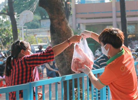 C.P. Việt Nam tổ chức nhiều điểm bán hàng bình ổn giá - Ảnh 1. C.P. Việt Nam tổ chức nhiều điểm bán hàng bình ổn giá - Ảnh 1.