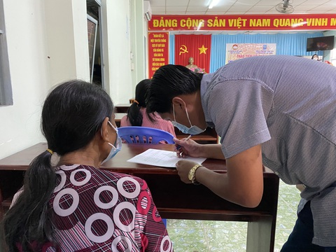 Sóc Trăng, An Giang, TP Cần Thơ hỗ trợ cho khoảng 16.000 người bán vé số dạo - Ảnh 1. Sóc Trăng, An Giang, TP Cần Thơ hỗ trợ cho khoảng 16.000 người bán vé số dạo - Ảnh 1.